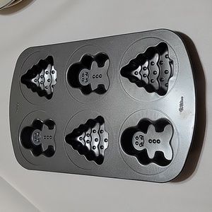 Wilton Gingerbread Men and Christmas Tree Baking Pan